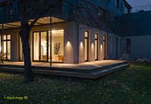 Mit der Haussteuerung innige SmartHome wird das Haus hell erleuchtet und Einbrecher werden abgeschreckt.