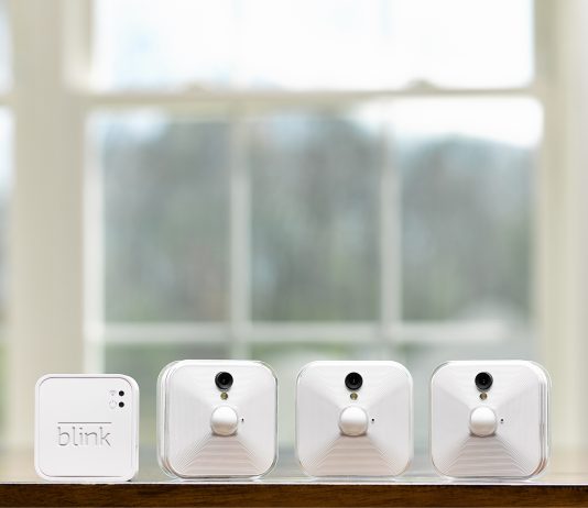 Der amerikanische Hersteller Blink bietet ab sofort ein neues kabelloses, app-gesteuertes Heimüberwachungs- und Alarmsystem an, das HD-Videos mit Ton überträgt.