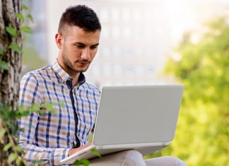 F&uuml;r einen besseren WLAN-Empfang zuhause reichen oftmals einige Handgriffe oder Zusatzger&auml;te. &copy; Fotolia