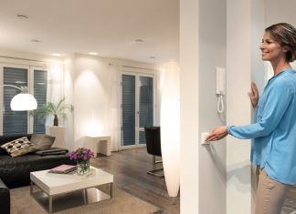Tipps zum Smart Home. Mit moderner Technologie wird das Zuhause sicherer, komfortabler und das Energiesparen einfacher. © obs/devolo AG/MATTHIAS CAPELLMANN