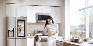 LG erweitert seine Smart-Home-Strategie. Alle LG-Endgeräte der 2017er Serien sind mit WiFi ausgestattet, so auch der Smart-InstaView-Door-in-Door-Kühlschrank. © LG Electronics