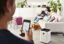 Der Philips Luftreiniger Serie 5000i ist via App zu bedienen, so dass die Luft daheim in Echtzeit von jedem Ort der Welt verändert werden kann.