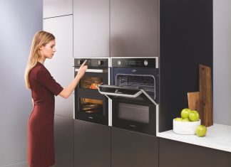 Mit Samsung auf dem Weg zum Wohnraum der Zukunft heißt es auch mit dem Dual Cook Flex Backofen NV7000, mit dem dank geteilter Ofentür und teilbarem Garraum zwei Gerichte gleichzeitig zubereitet werden können.