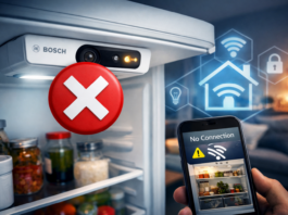 digitaler K&uuml;hlschrank mit Smartphone im Vordergrund