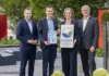 Hama führt Umweltmanagement nach EMAS ein Hama Personen auf dem Bild nebeneinander