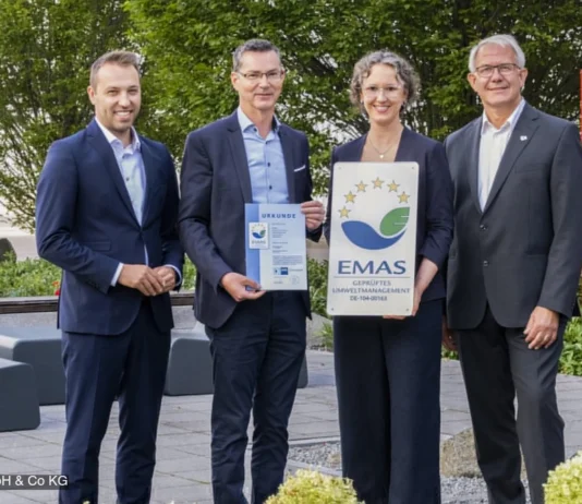 Hama führt Umweltmanagement nach EMAS ein Hama Personen auf dem Bild nebeneinander
